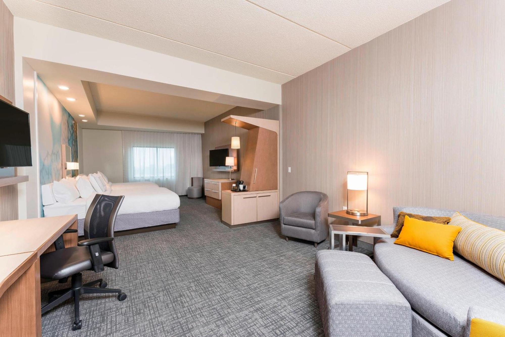Courtyard By Marriott Mt. Pleasant At Central Michigan University Mount Pleasant Bagian luar foto