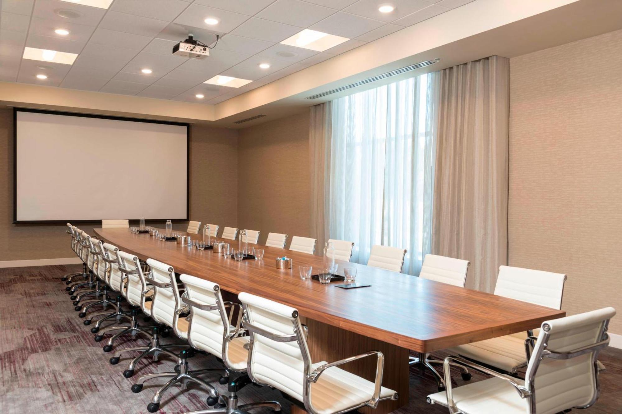 Courtyard By Marriott Mt. Pleasant At Central Michigan University Mount Pleasant Bagian luar foto