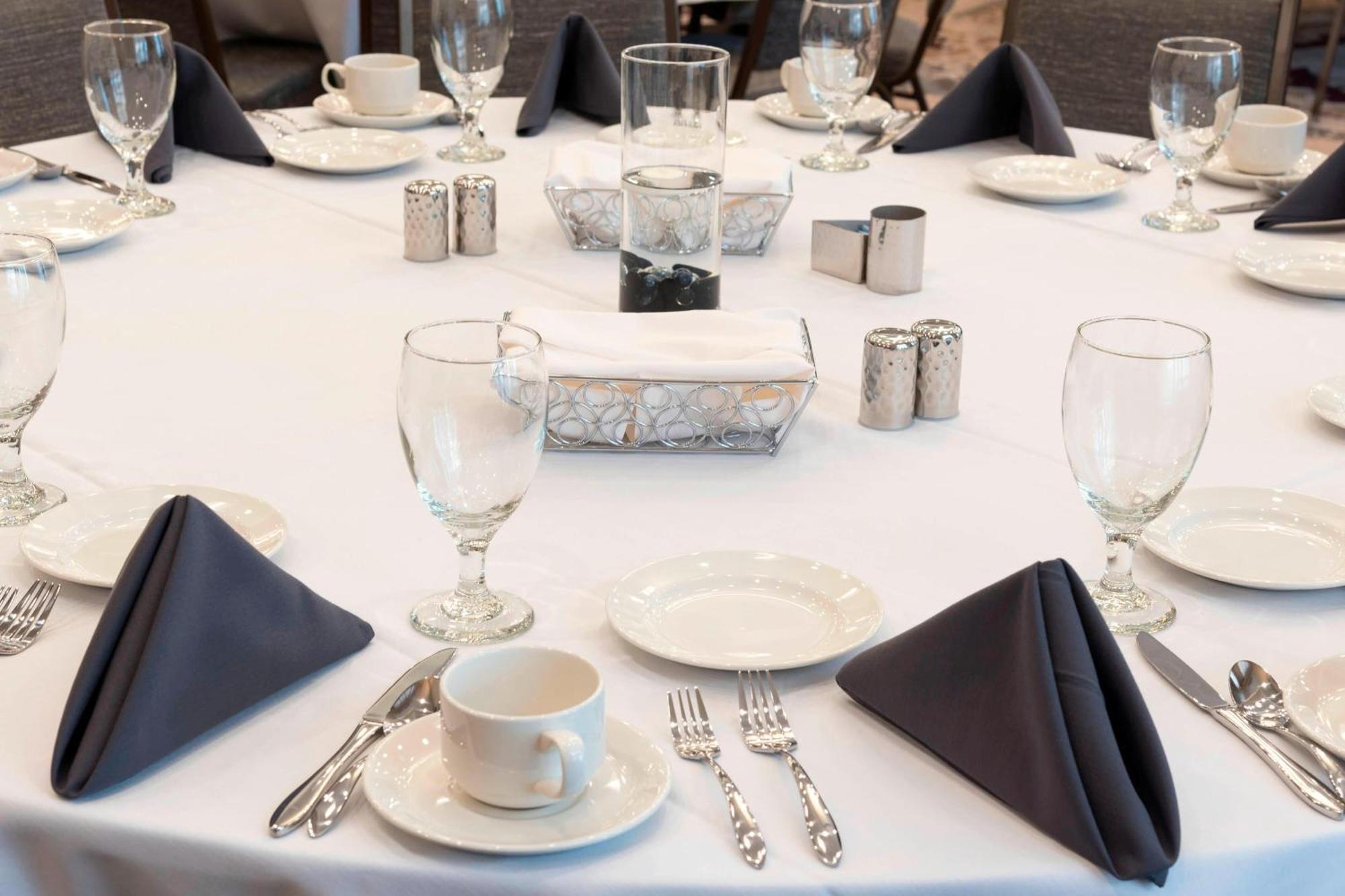 Courtyard By Marriott Mt. Pleasant At Central Michigan University Mount Pleasant Bagian luar foto