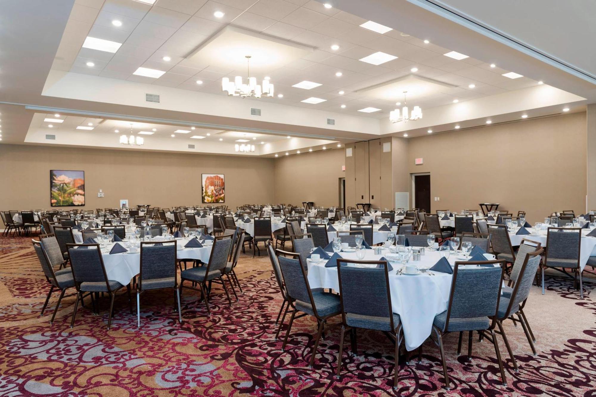 Courtyard By Marriott Mt. Pleasant At Central Michigan University Mount Pleasant Bagian luar foto