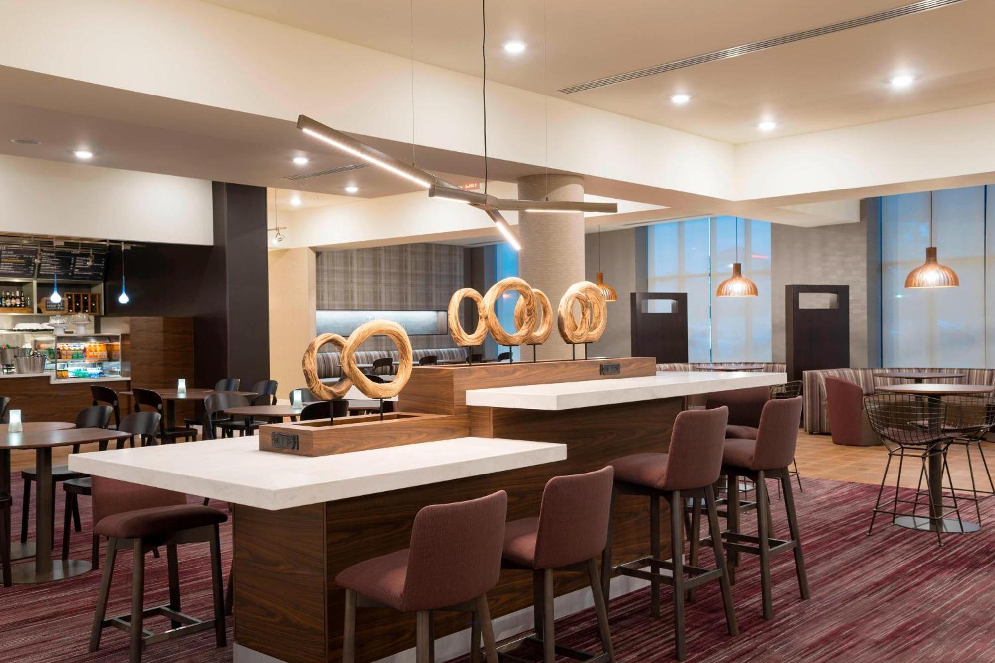 Courtyard By Marriott Mt. Pleasant At Central Michigan University Mount Pleasant Bagian luar foto