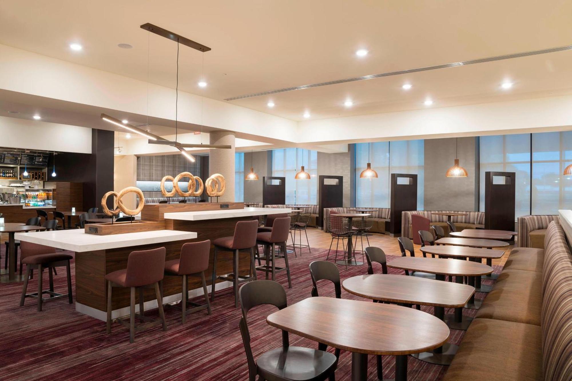 Courtyard By Marriott Mt. Pleasant At Central Michigan University Mount Pleasant Bagian luar foto