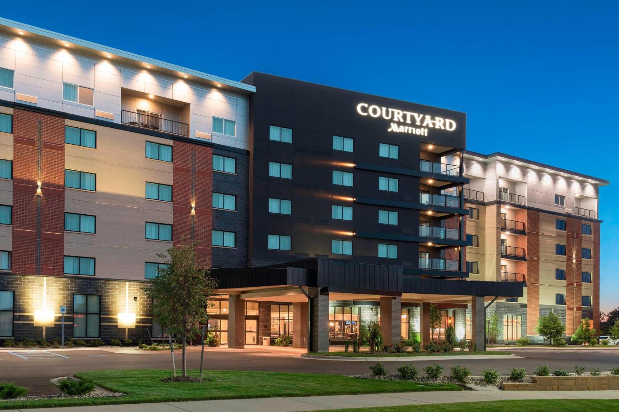 Courtyard By Marriott Mt. Pleasant At Central Michigan University Mount Pleasant Bagian luar foto