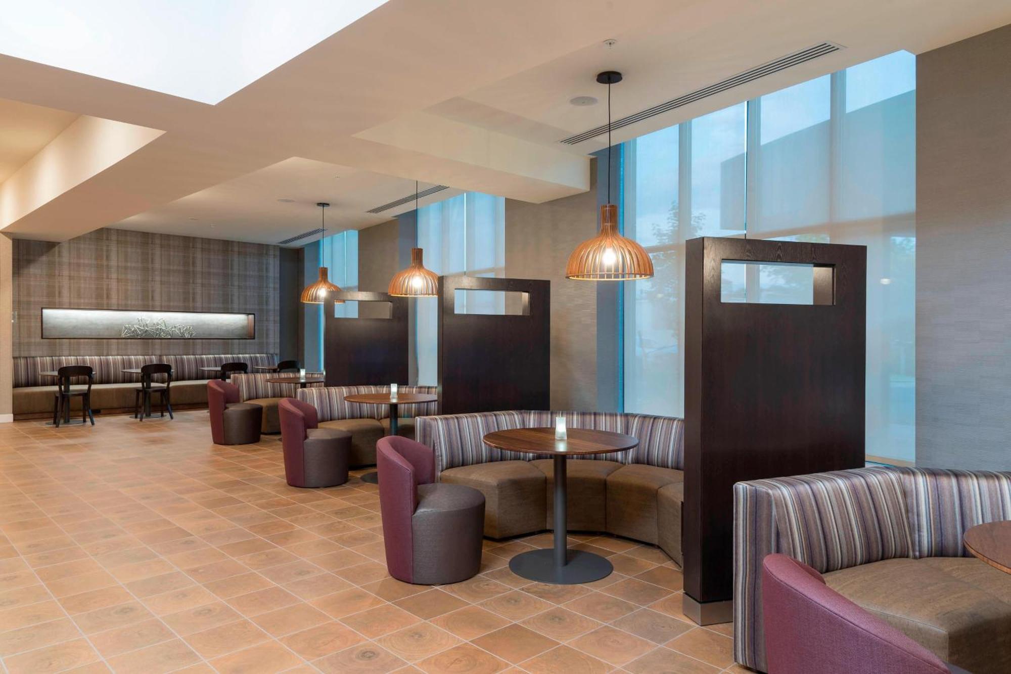 Courtyard By Marriott Mt. Pleasant At Central Michigan University Mount Pleasant Bagian luar foto