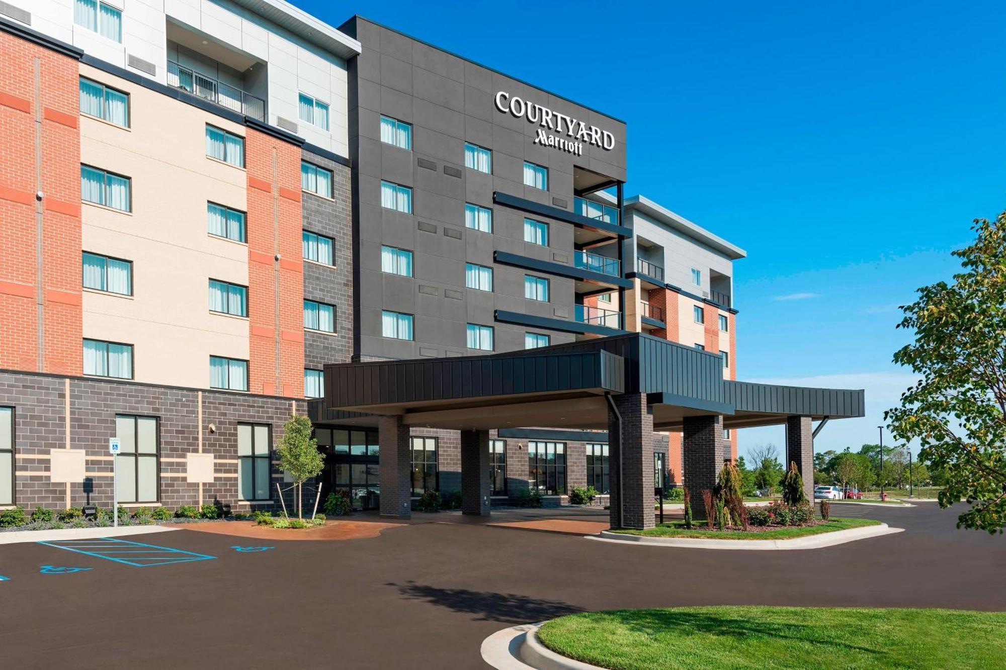 Courtyard By Marriott Mt. Pleasant At Central Michigan University Mount Pleasant Bagian luar foto