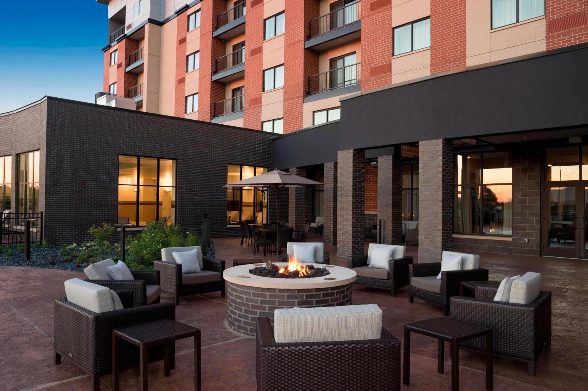 Courtyard By Marriott Mt. Pleasant At Central Michigan University Mount Pleasant Bagian luar foto
