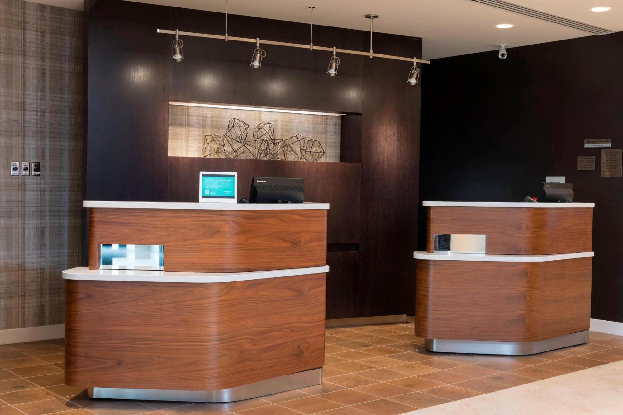 Courtyard By Marriott Mt. Pleasant At Central Michigan University Mount Pleasant Bagian luar foto