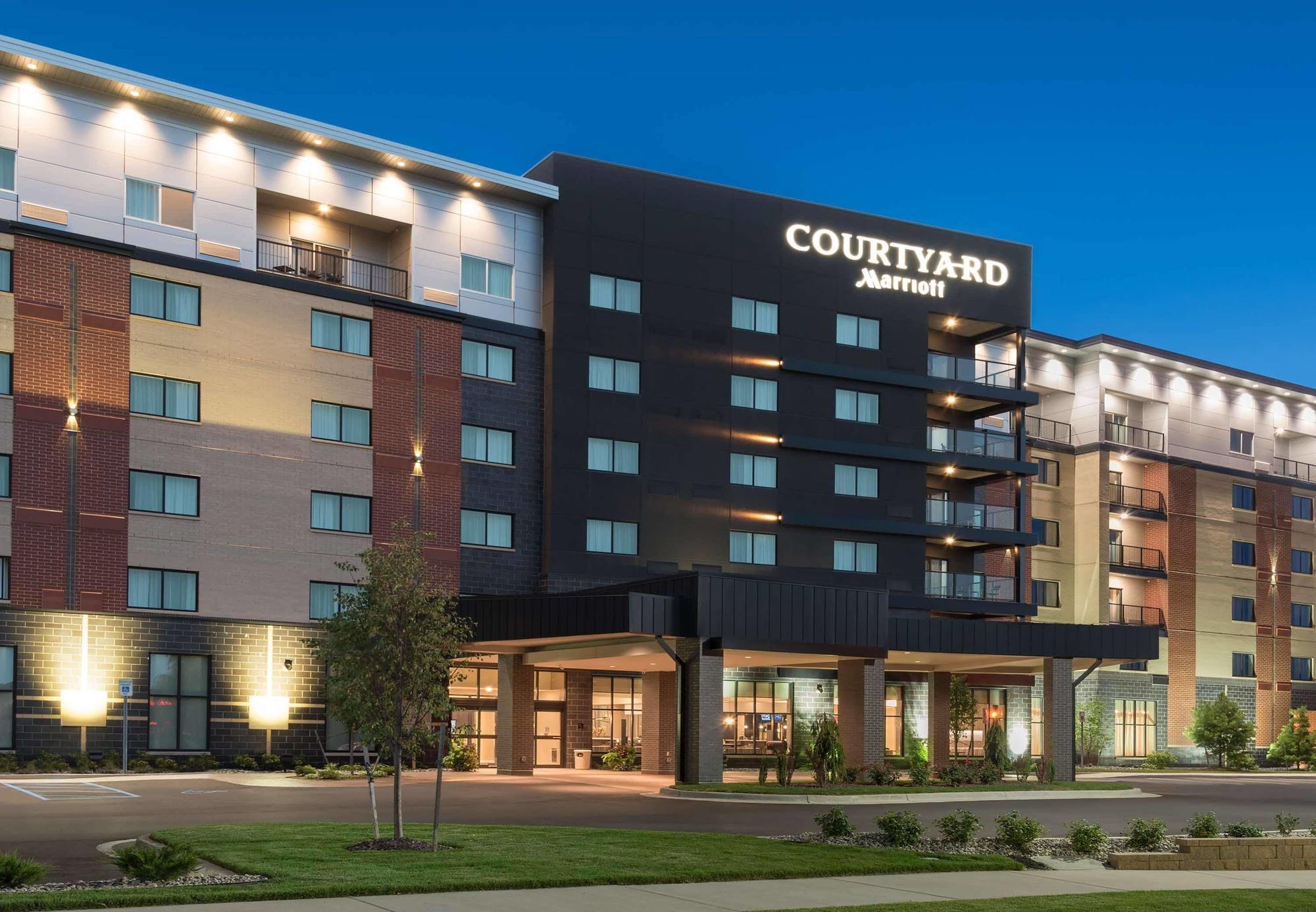 Courtyard By Marriott Mt. Pleasant At Central Michigan University Mount Pleasant Bagian luar foto
