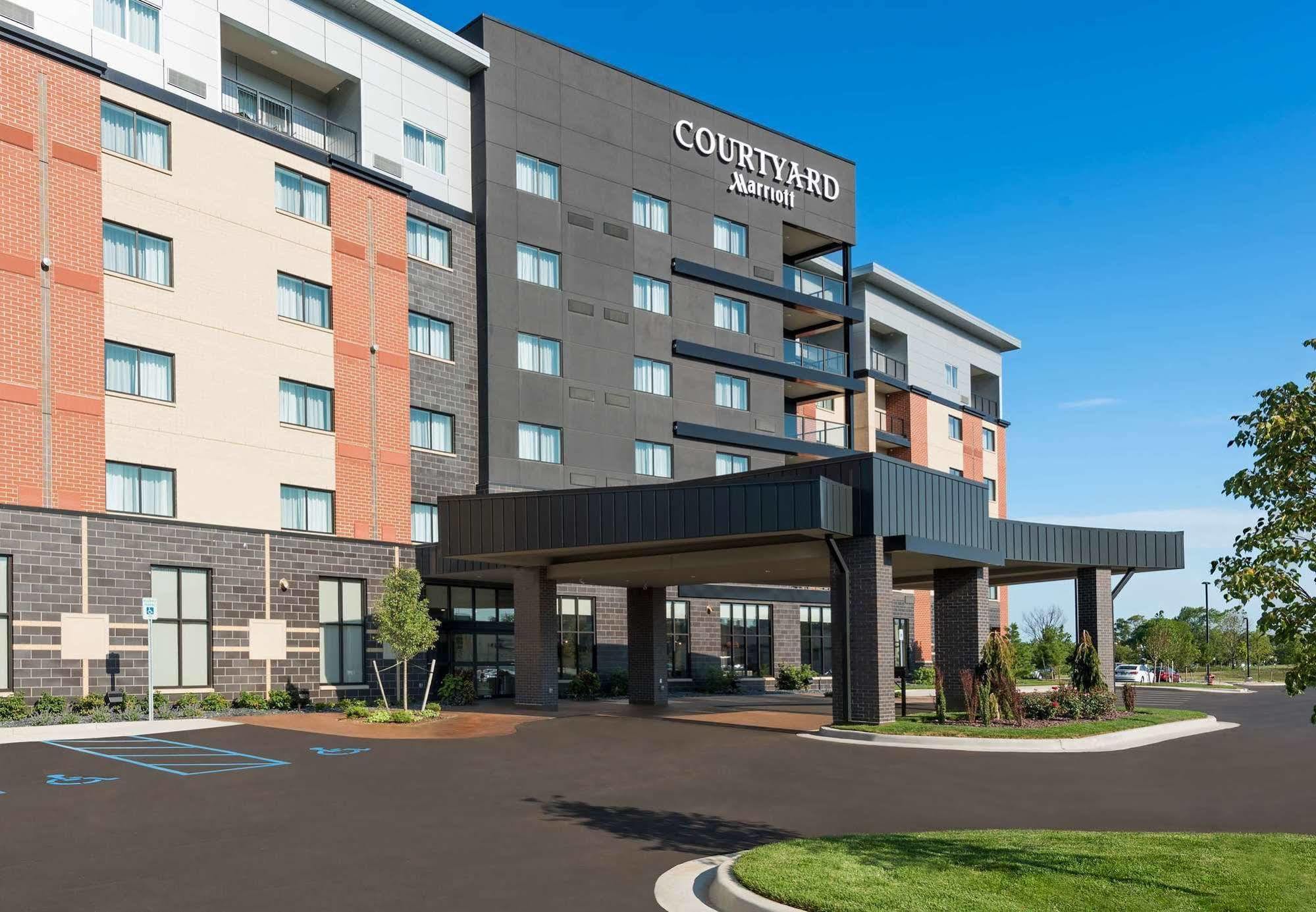 Courtyard By Marriott Mt. Pleasant At Central Michigan University Mount Pleasant Bagian luar foto