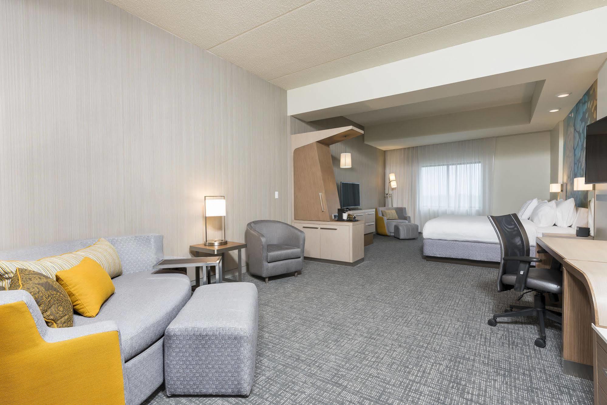 Courtyard By Marriott Mt. Pleasant At Central Michigan University Mount Pleasant Bagian luar foto