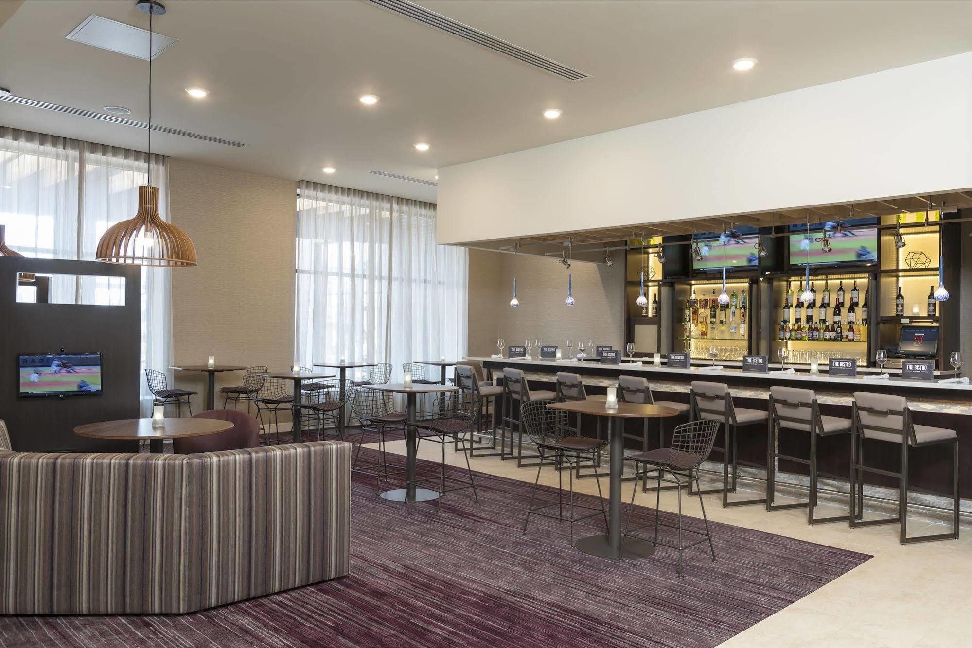 Courtyard By Marriott Mt. Pleasant At Central Michigan University Mount Pleasant Bagian luar foto