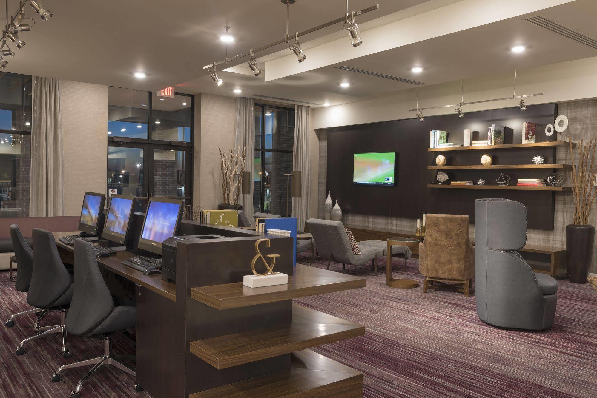 Courtyard By Marriott Mt. Pleasant At Central Michigan University Mount Pleasant Bagian luar foto