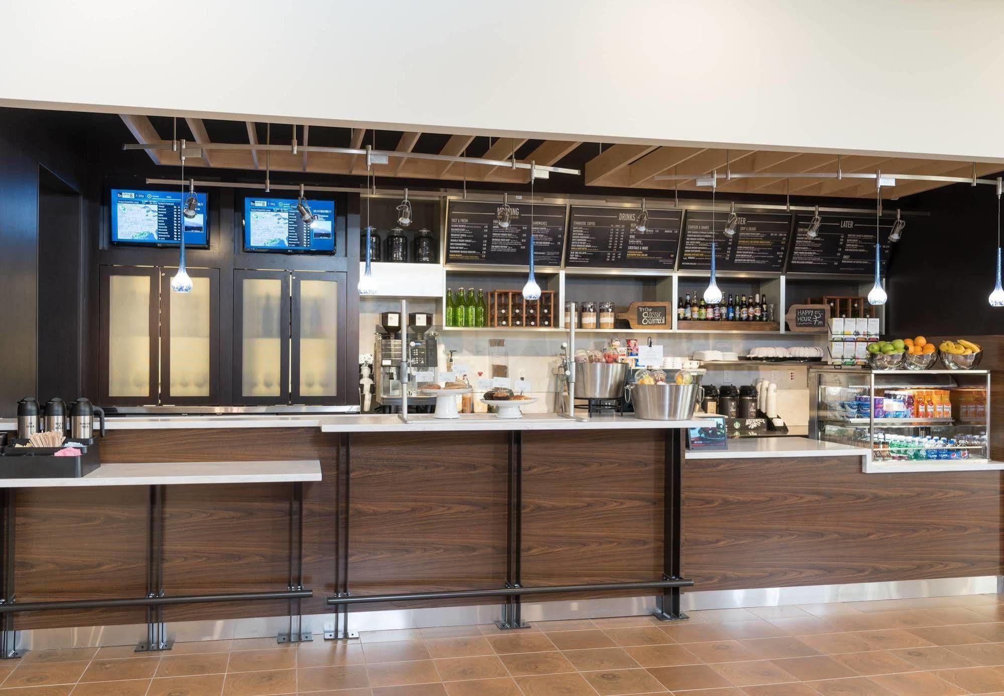Courtyard By Marriott Mt. Pleasant At Central Michigan University Mount Pleasant Bagian luar foto